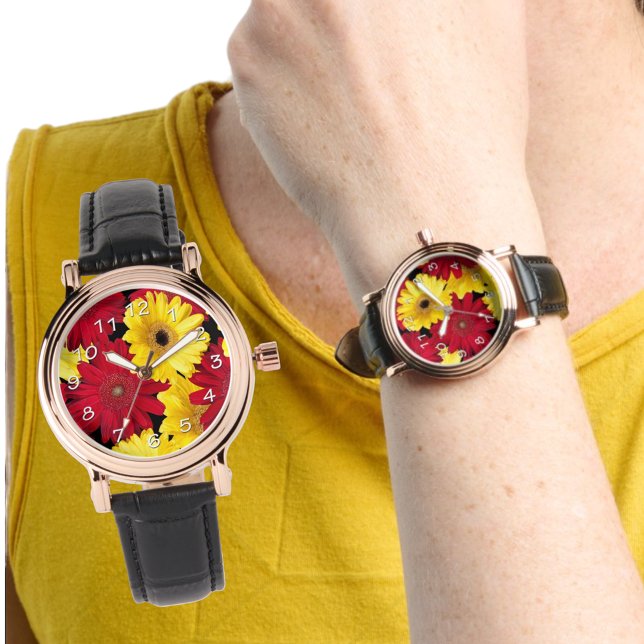 Hellrot und gelb Gerber Daisies Armbanduhr (floral watch face)