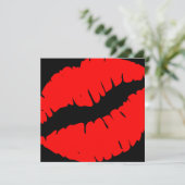 Hellrot und schwarz Kiss Print Fabulous & Fifty Einladung (Stehend Vorderseite)