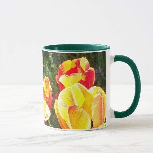 Hellrote und gelbe Tulpen Fotografie Tasse (Rechts)