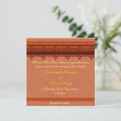 Hellroter Brokat Hindu Hochzeit Einladung (Stehend Vorderseite)