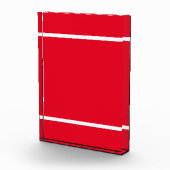 Hellroter Farbblock Oben untere Streifen weiß Fotoblock (Rechts)