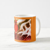 Hellroter Kardinal in schneebedeckten Kiefern Kaff Kaffeetasse (VorderseiteRechts)