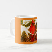 Hellroter Kardinal in schneebedeckten Kiefern Kaff Kaffeetasse (Vorderseite Links)