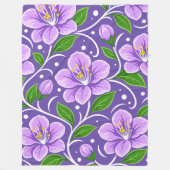 Hellviolettes Blumenmuster mit grünen Blättern Fleecedecke (Vorderseite)