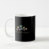 Helping Little Minds Grow Butterfly Retro Teacher Kaffeetasse (Links)