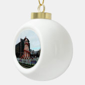 Helterskelter Keramik Kugel-Ornament (Rechts)