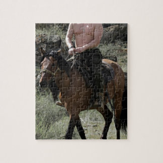 Hemdloser Putin reitet ein Pferd Puzzle