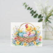 Hen stands beside an Easter nest filled with eggs Postkarte (Stehend Vorderseite)