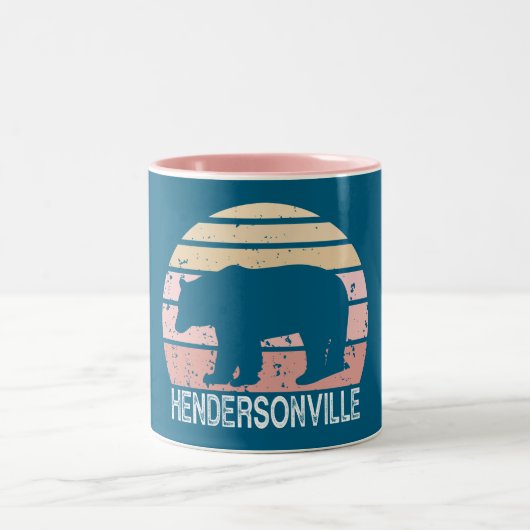Hendersonville North Carolina Retro Bear Zweifarbige Tasse (Mittel)