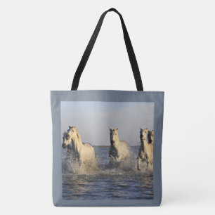 Hengste laufen durch Wasser mit blau-grauem Bor-Hi Tasche