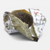 Henne in einem Plumeria Krawatte (Gerollt)