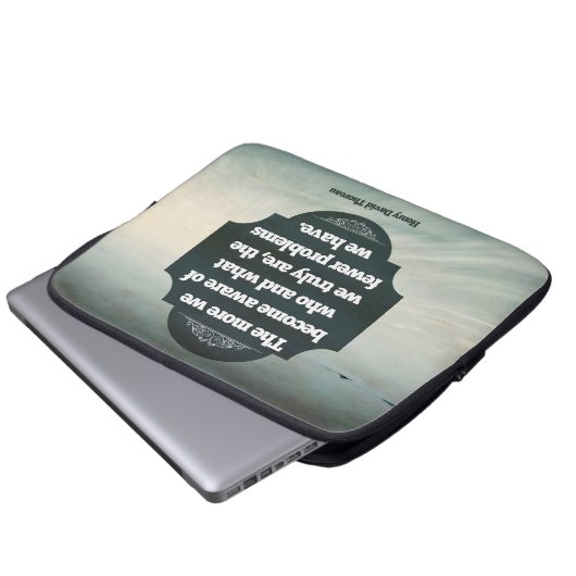 Henry David Thoreau Inspirational Zitat "Aware" Laptopschutzhülle (Vorne Knopf)