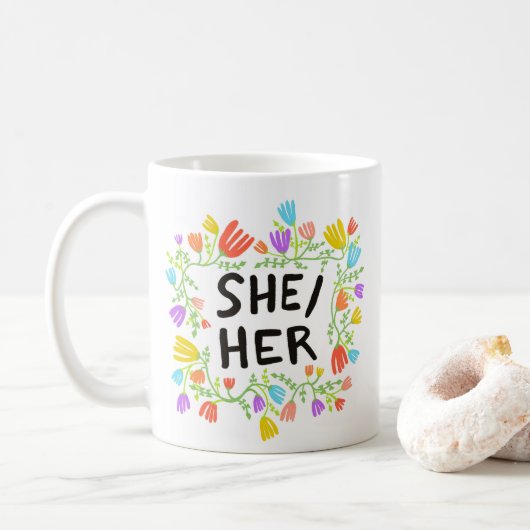 HER Pronouns Rainbow Floral Kranz farbig Kaffeetasse (Mit Donut)