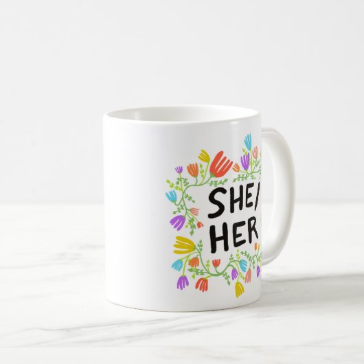 HER Pronouns Rainbow Floral Kranz farbig Kaffeetasse (VorderseiteRechts)