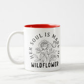 Her Soul Is Made of Wildflower Boho Spirit Zweifarbige Tasse (Links)