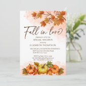 Herabfallen in der Liebe Blattkürbis Brautparty ei Einladung (Stehend Vorderseite)