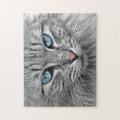 Herausforderung der grauen Tabby Katze mit blauen Puzzle (Vertikal)