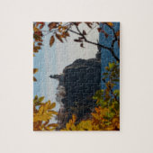 Herbst am Spalte-Felsen-Leuchtturm Puzzle (Vertikal)