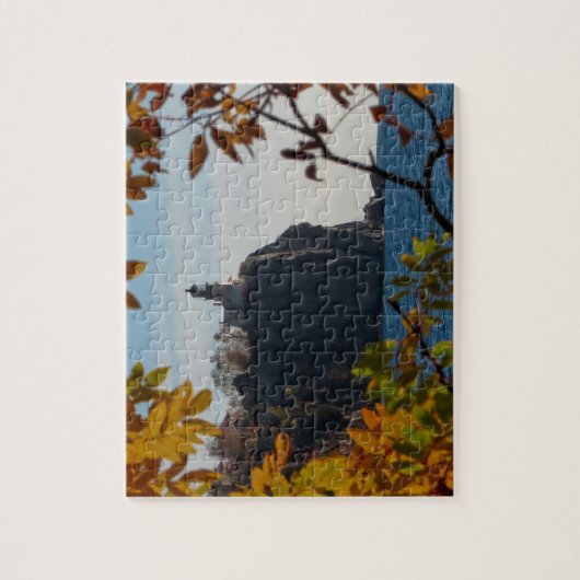 Herbst am Spalte-Felsen-Leuchtturm Puzzle (Vertikal)