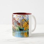 Herbst auf dem Wasser Zweifarbige Tasse (VorderseiteRechts)