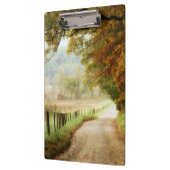 Herbst auf einer Landstraße Klemmbrett (Links)