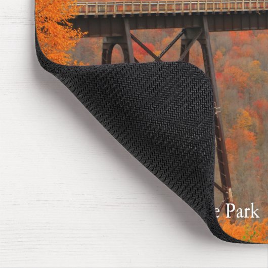 Herbst bei Kinzua Bridge farbenfroh, malerisch Mousepad (Ecke)