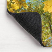 Herbst-Blätter im Himmel Mousepad (Ecke)