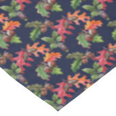 Herbst-Blätter und Eichel-Muster auf Blau Tischdecke (Schrägansicht)