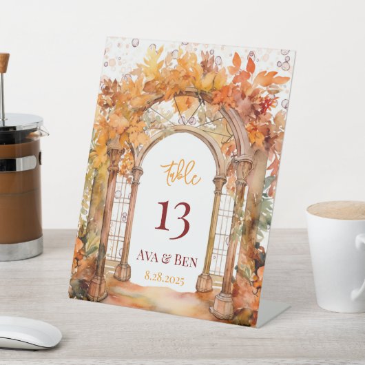 Herbst Burgundy Orange Floral Wedding Tischnummer Sockelschild (In SItu)