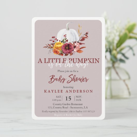 Herbst eine kleine Kürbis Babydusche Einladung (Stehend Vorderseite)
