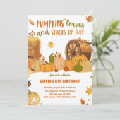 Herbst Ernte Pumpkin Blätter Stapel von Hay Einladung (Stehend Vorderseite)