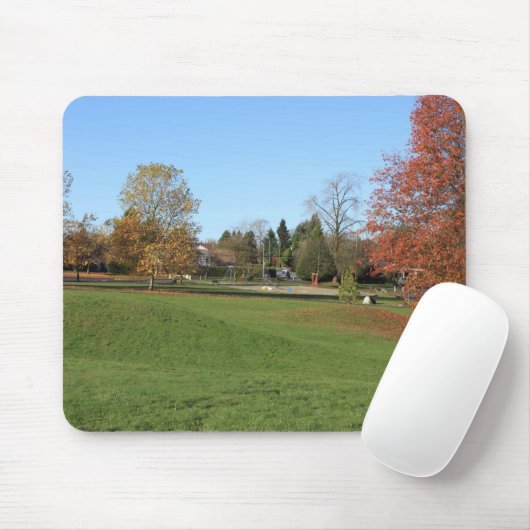 Herbst, Herbstblätter, Bäume und blauer Himmel Mousepad (Mit Mouse)