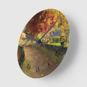 Herbst im Glen Runde Wanduhr (Winkel)