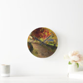 Herbst im Glen Runde Wanduhr (Zuhause)