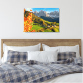 Herbst in der Dolomiten-Landschaft mit Kirche Leinwanddruck (Insitu (Schlafzimmer))