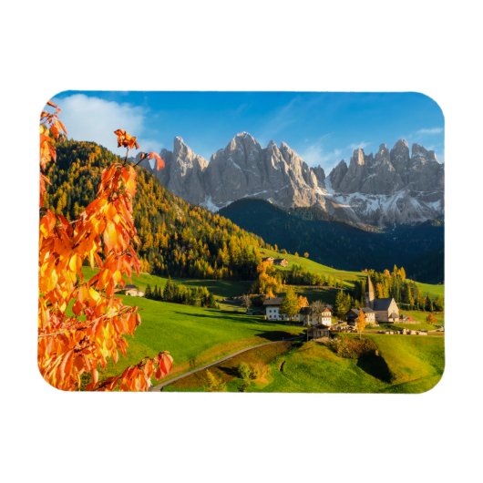 Herbst in der Dolomiten-Landschaft mit Kirche Magnet (Horizontal)