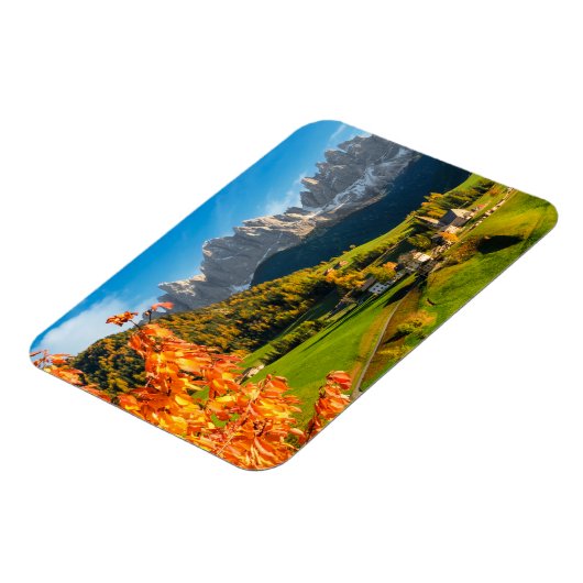 Herbst in der Dolomiten-Landschaft mit Kirche Magnet (Linke Seite)