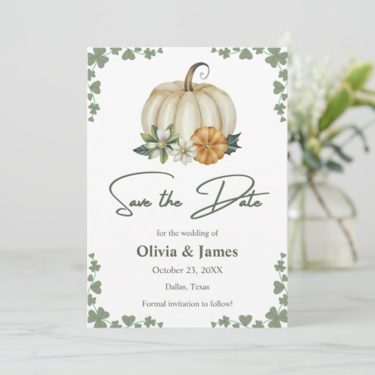 Herbst in der Liebe Pumpkin Wage Green Wedding Save The Date (Stehend Vorderseite)
