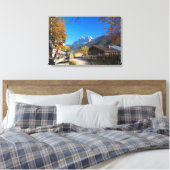 Herbst in einem Dorf in den Dolomiten in Italien Leinwanddruck (Insitu (Schlafzimmer))