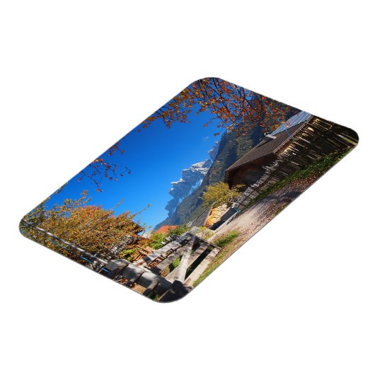 Herbst in einem Dorf in den Dolomiten in Italien Magnet (Linke Seite)