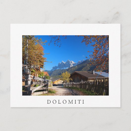 Herbst in einem Dorf in den Dolomiten in Italien Postkarte (Vorderseite)