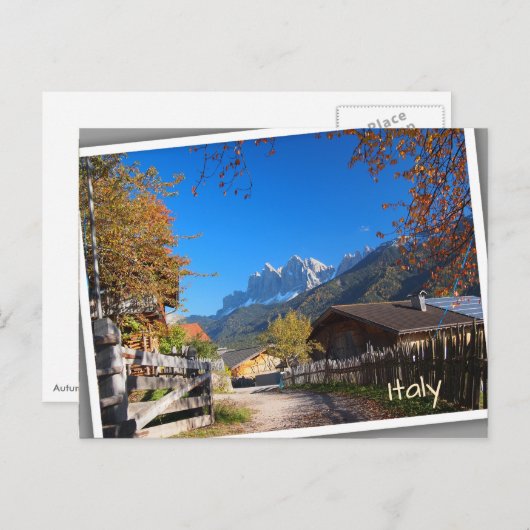 Herbst in einem Dorf in den Dolomiten in Italien Postkarte (Vorne/Hinten)