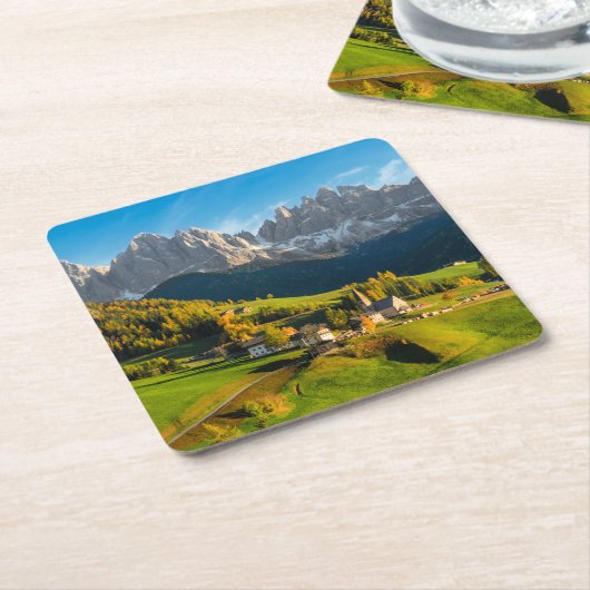 Herbst in einer Dolomitlandschaft mit Kirche Rechteckiger Pappuntersetzer (angewinkelt)