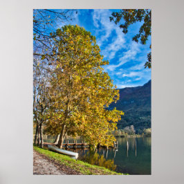 Herbst in Italien mit Baum und Schiff am See Poster
