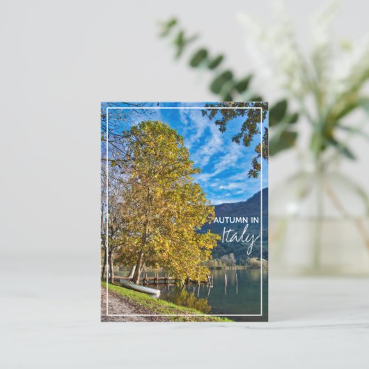 Herbst in Italien mit Baum und Schiff am See Postkarte (Stehend Vorderseite)