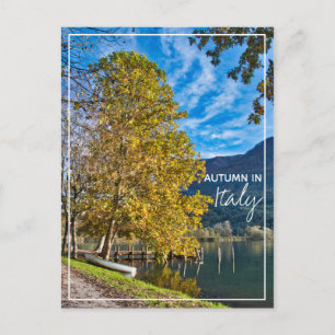 Herbst in Italien mit Baum und Schiff am See Postkarte