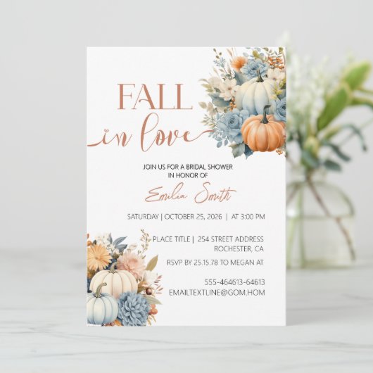 Herbst in Liebe Blumenkürbis Brautparty Einladung (Stehend Vorderseite)