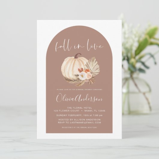 Herbst in Liebe Brautparty Pumpkin Einladung (Stehend Vorderseite)