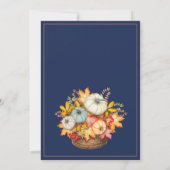 Herbst in Liebe Navy Blauer Herbstkürbis Hochzeit Einladung (Rückseite)