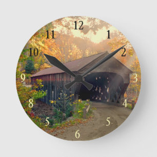 Herbst in Vermont Covered Bridge Clock Runde Wanduhr
